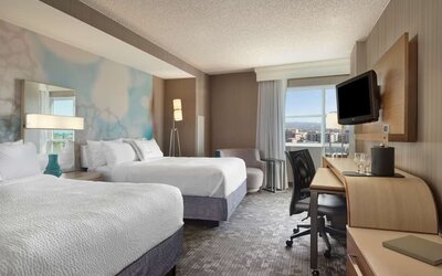Day use twin room with work desk at Sonesta Emeryville Oakland.
