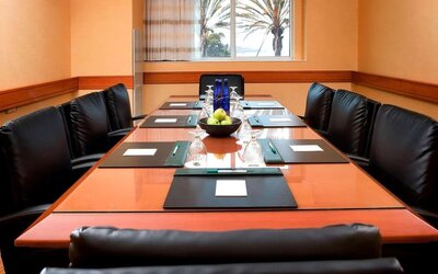 Professional meeting room at Sonesta Emeryville Oakland.