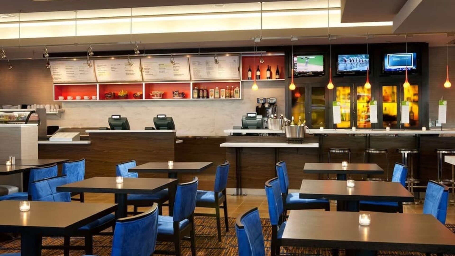 Dining area at Sonesta Emeryville Oakland
.