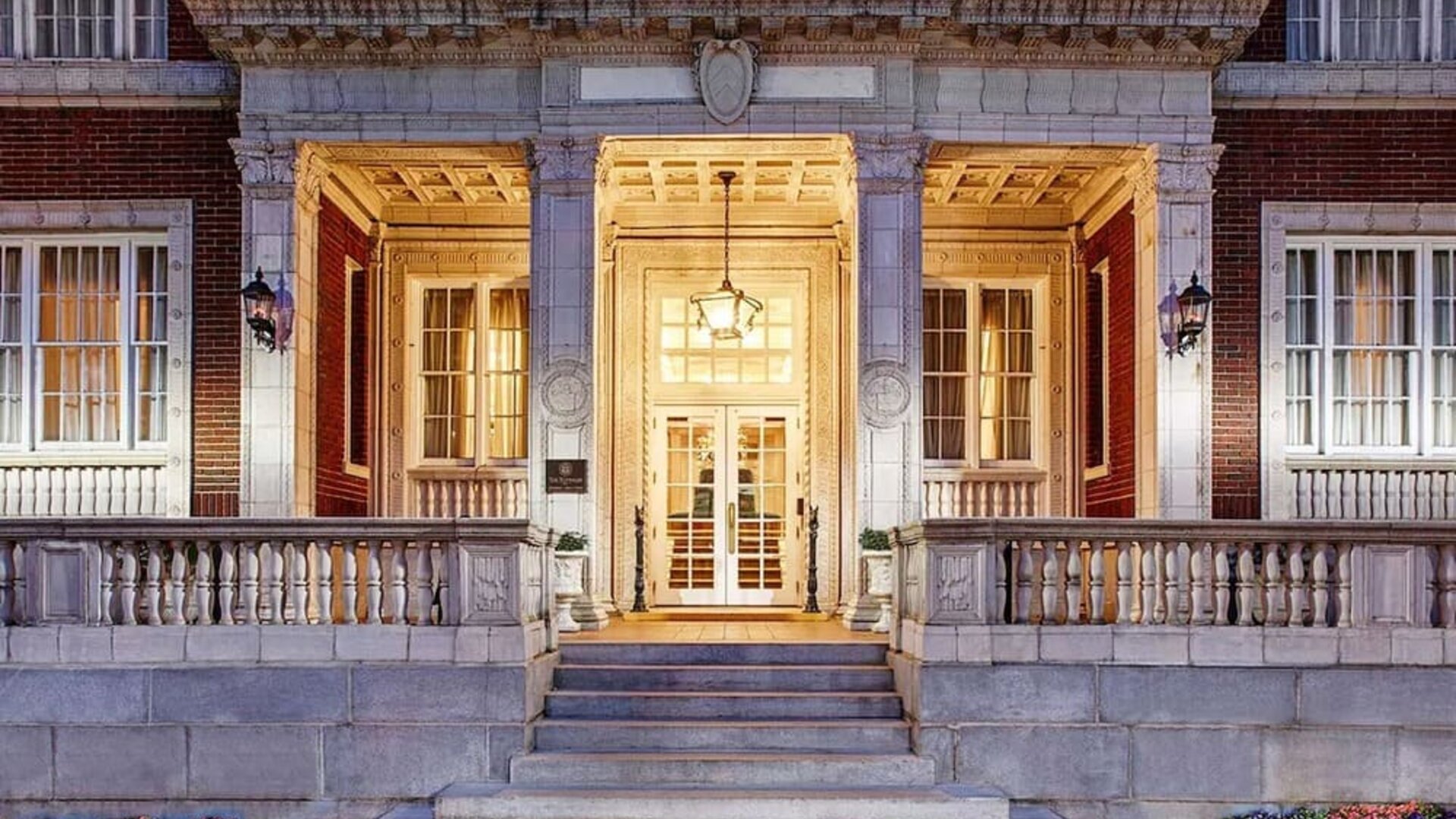 Entrance at Hampton Inn & Suites Birmingham-Downtown-Tutwiler.