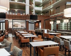 Dining area at Embassy Suites By Hilton Convention Center Las Vegas.