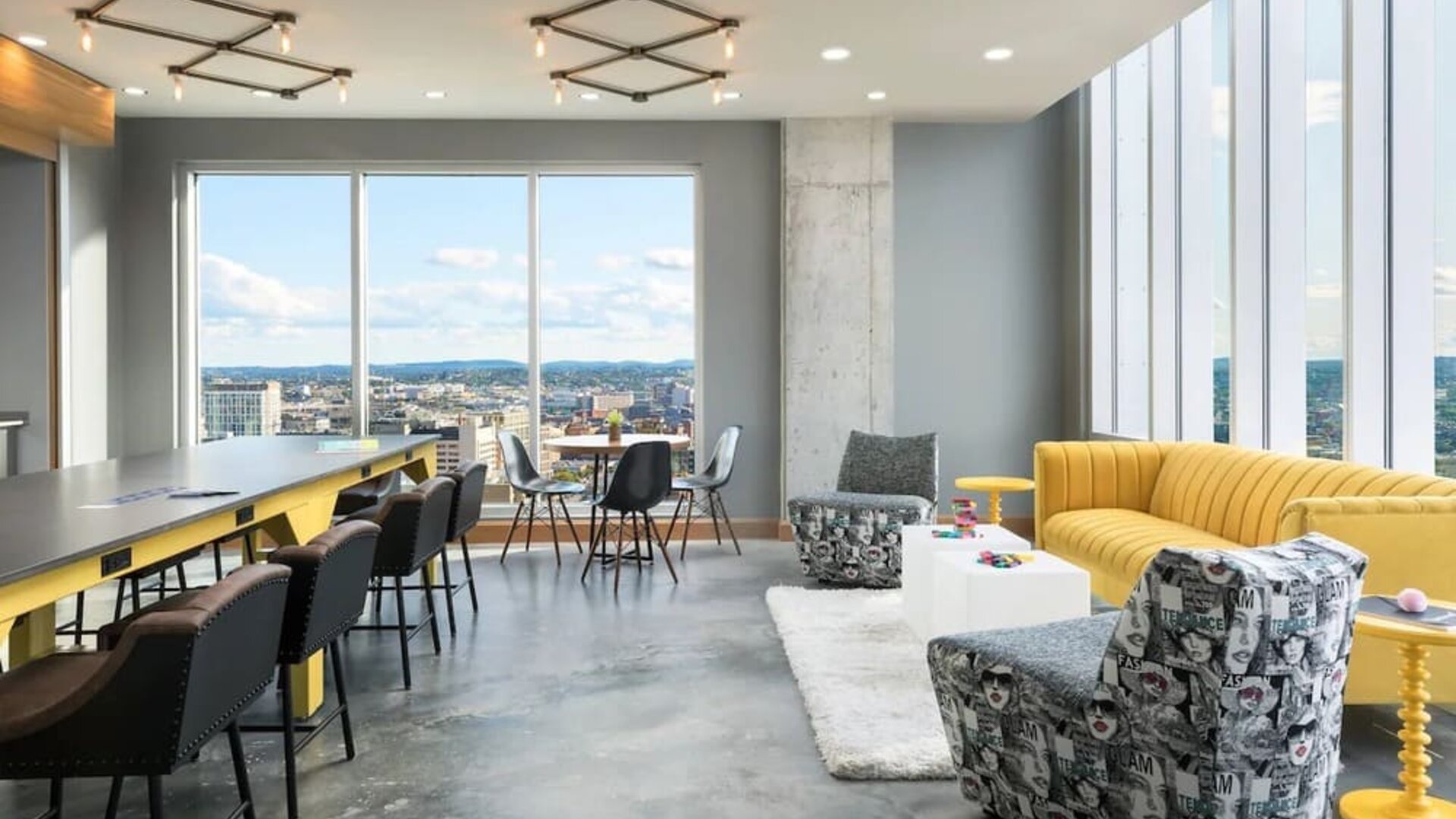 Dining area perfect for coworking at Moxy Boston Downtown.