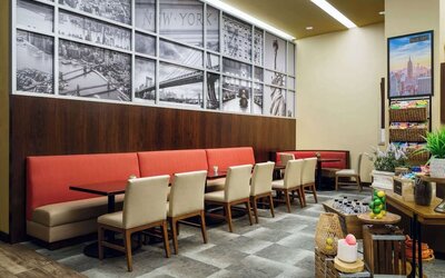 Dining area perfect for coworking at Hilton Garden Inn New York/West 35th Street.
