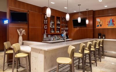 Cocktail bar at Hilton Garden Inn New York/West 35th Street.
