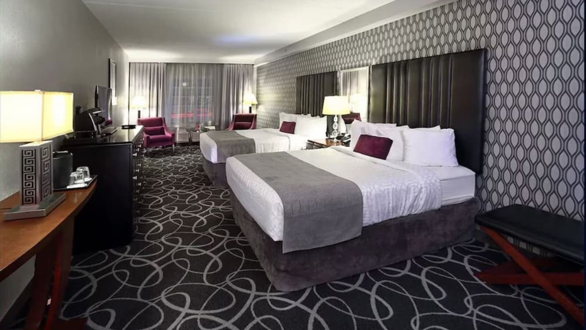 Day use twin room with workspace at Park Manor Hotel.