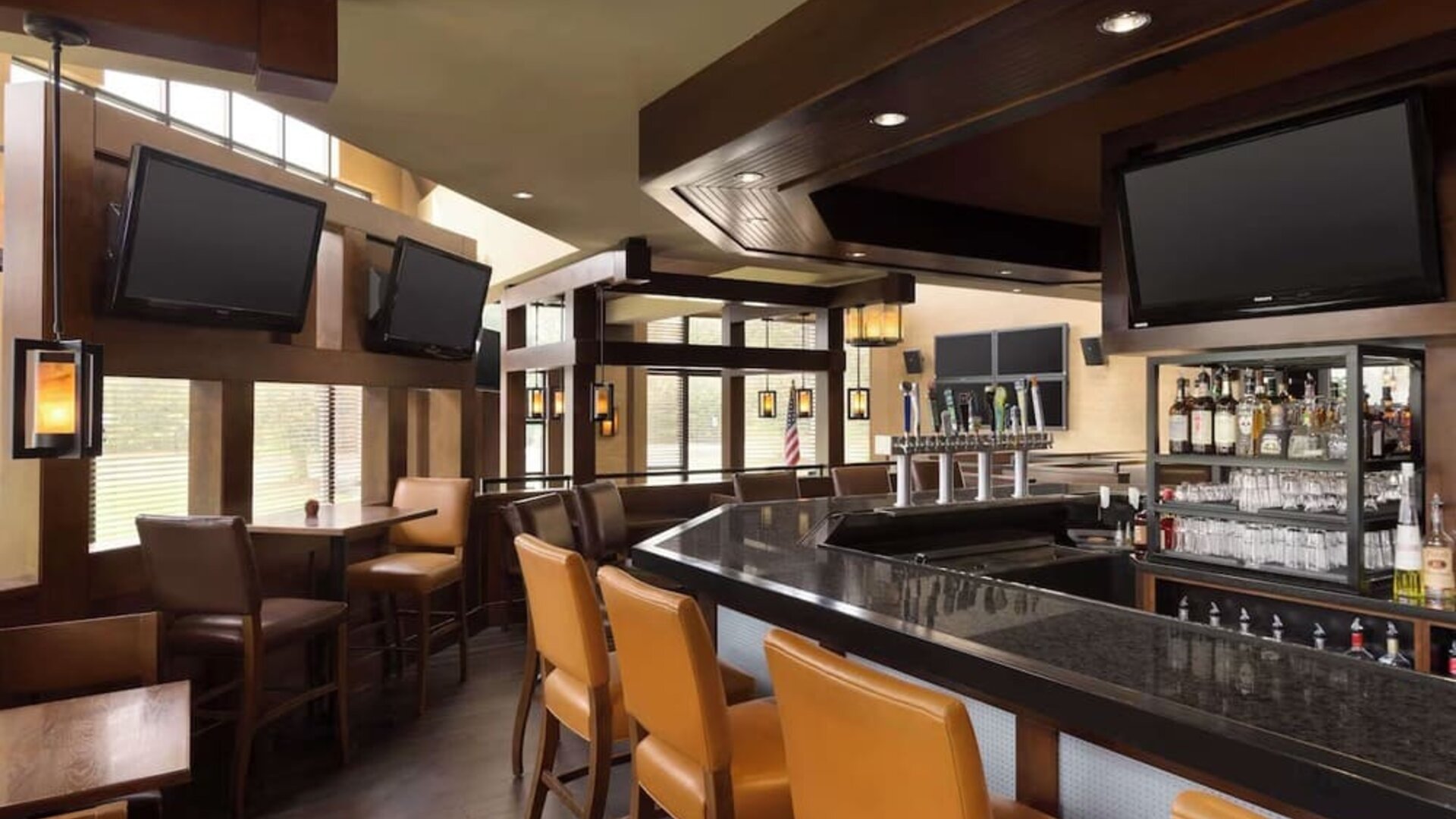 On-site bar at DoubleTree By Hilton Hartford - Bradley Airport.