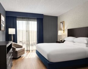 King bed at DoubleTree By Hilton Hartford - Bradley Airport.
