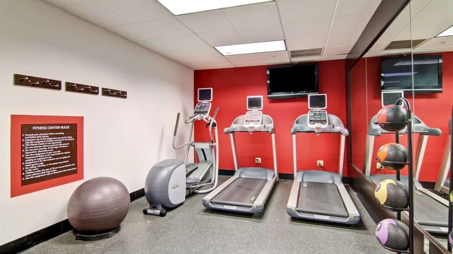 Fitness center at Homewood Suites By Hilton Newark-Cranford.