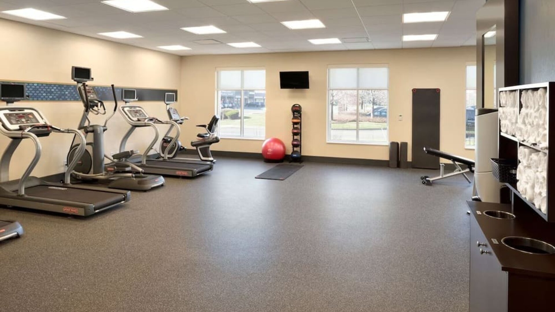 Well equipped fitness center at Hampton Inn & Suites Rosemont Chicago O'Hare.