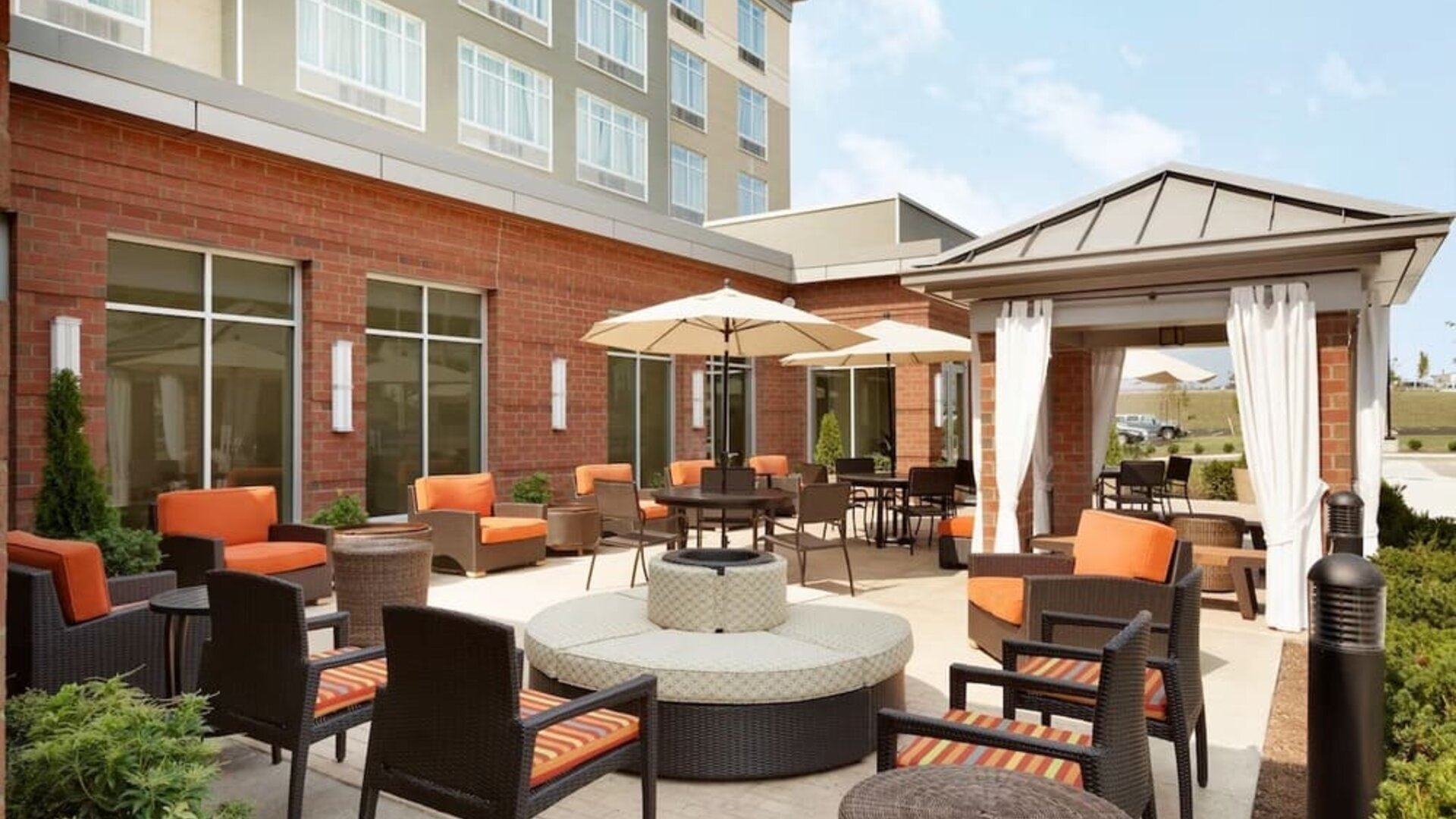 Courtyard with plenty of chairs perfect for coworking at Hilton Garden Inn Boston Logan Airport.