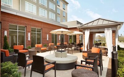 Courtyard with plenty of chairs perfect for coworking at Hilton Garden Inn Boston Logan Airport.