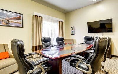 Meeting room at Comfort Inn Pomona Near Fairplex.