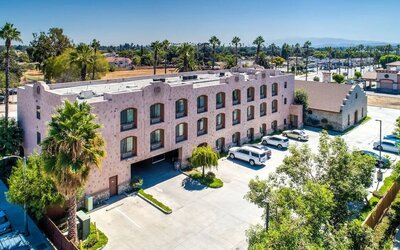 Parking area at Comfort Inn Pomona Near Fairplex.