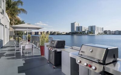 Grill and picnic area with a great view of the lagoon at Homewood Suites By Hilton Miami Airport-Blue Lagoon.