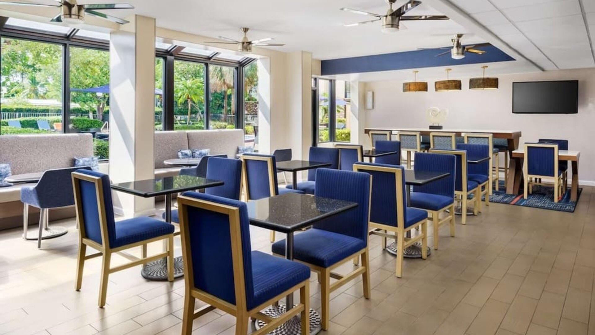 Dining and coworking space at Hampton Inn Ft. Lauderdale-Cypress Creek.