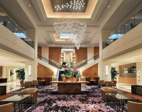 Lobby lounge area and workspace at Hilton Los Angeles Airport.