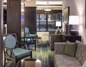 Lobby lounge at Hampton Inn & Suites Gainesville-Downtown.
