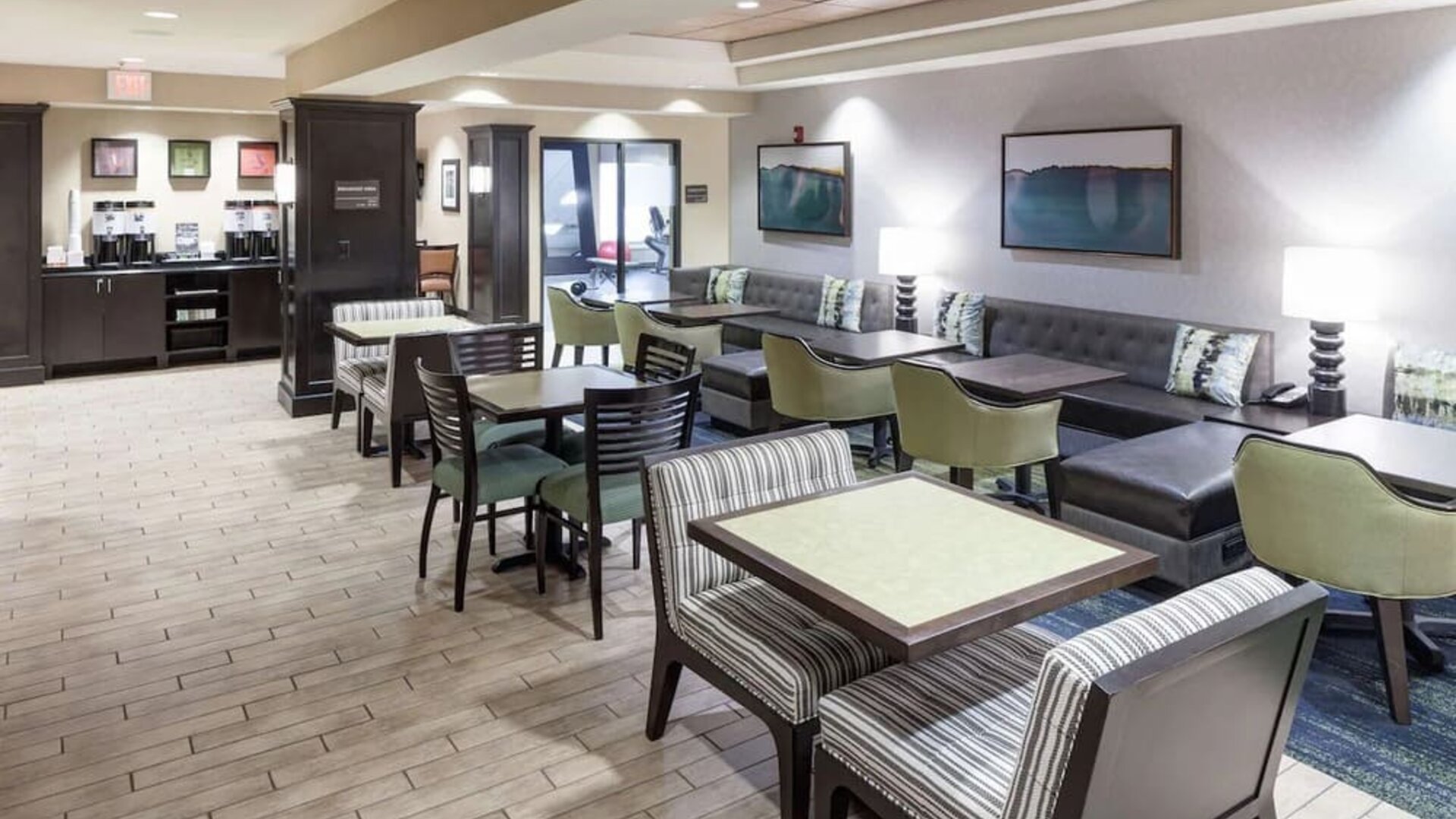 On-site restaurant at Hampton Inn & Suites Gainesville-Downtown.