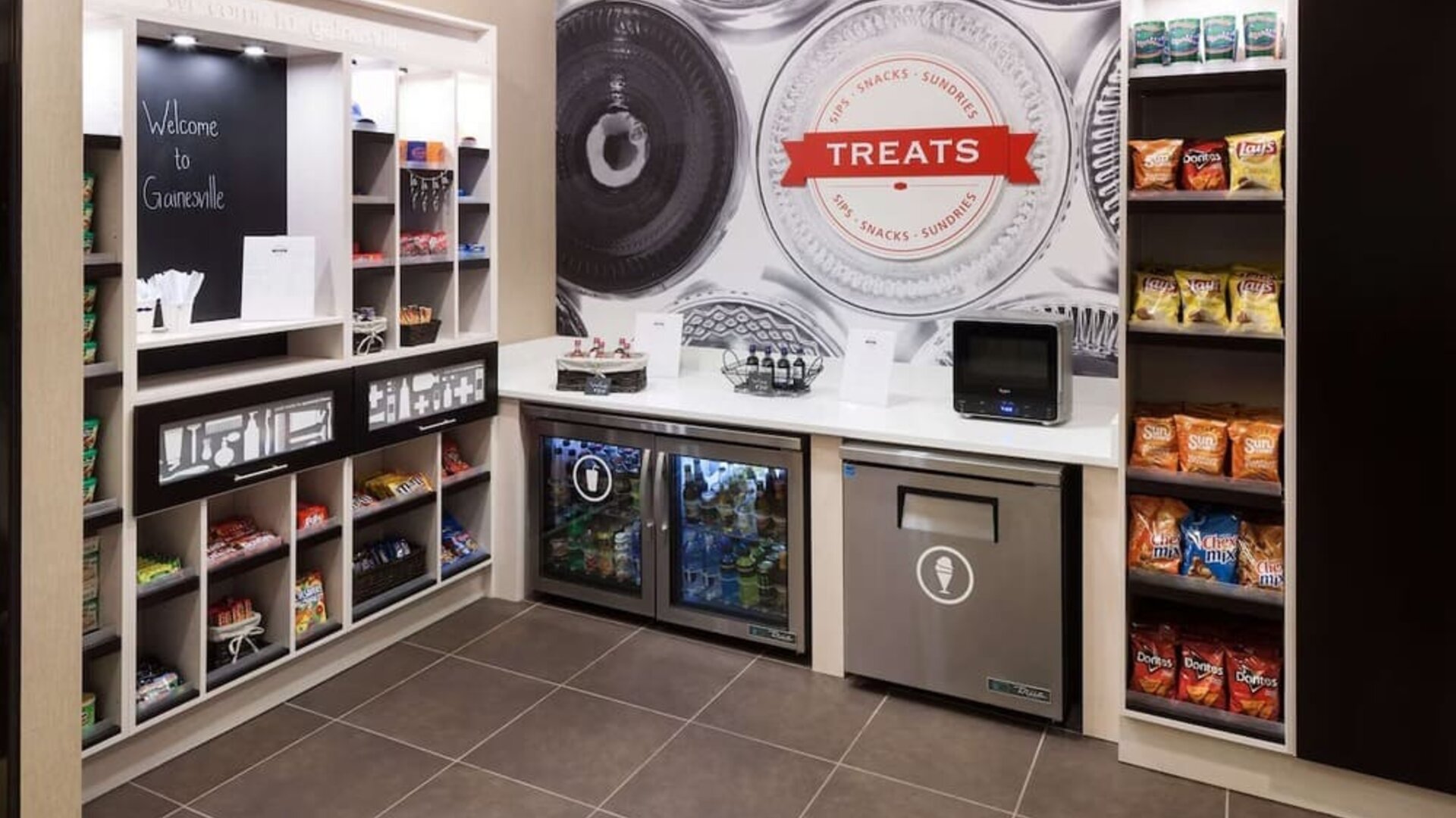 Convenience store at Hampton Inn & Suites Gainesville-Downtown.