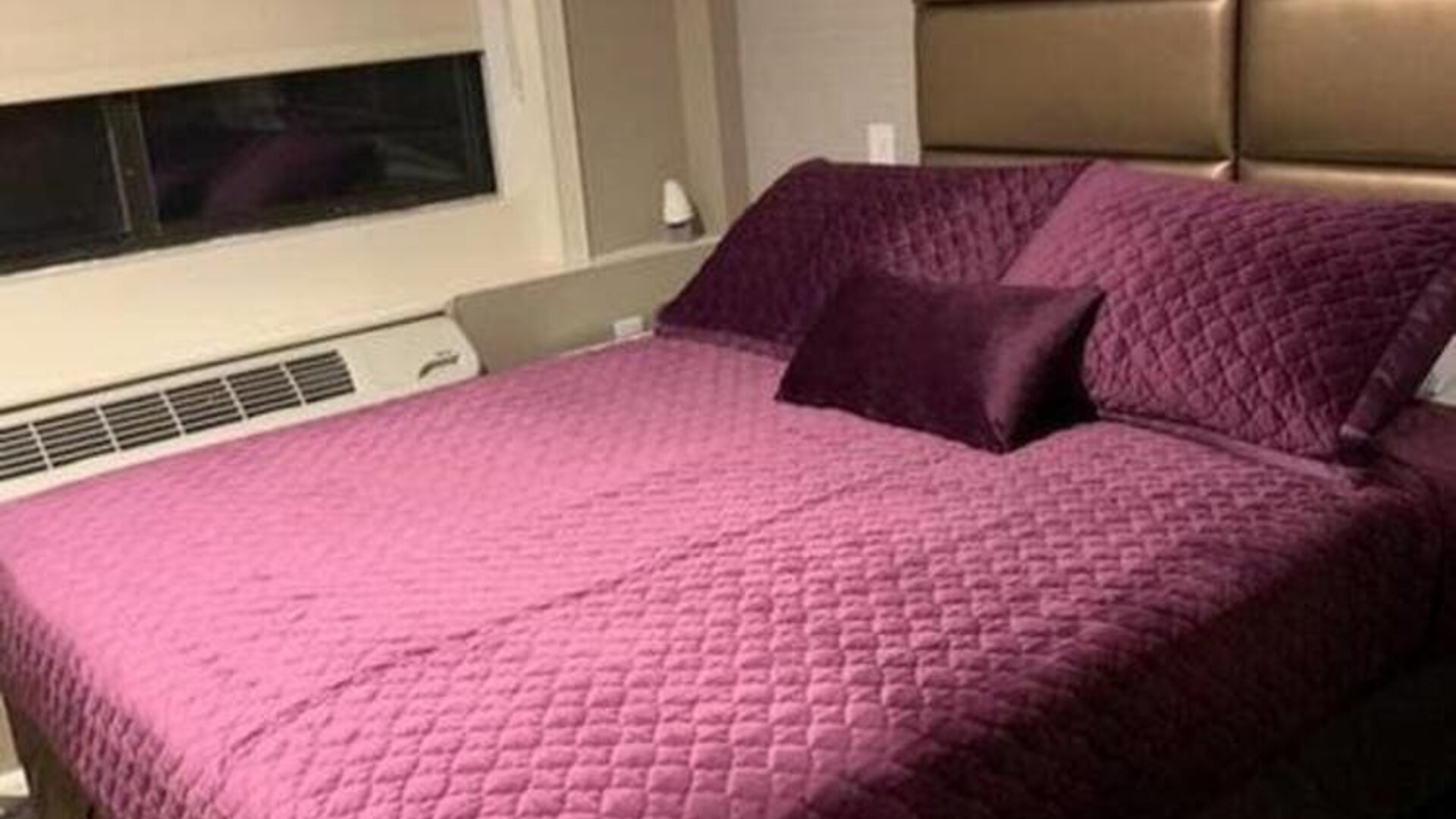 King room with air conditioning at Hotel Key.