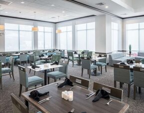 Dining area with comfortable seating, perfect for coworking at Hilton Garden Inn Dothan.