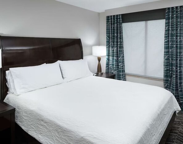 King bed at Hilton Garden Inn Dothan.