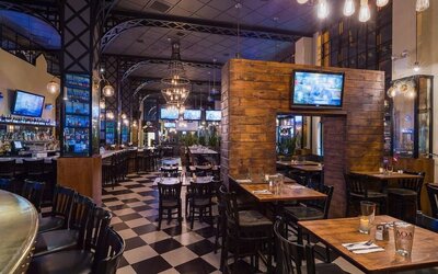 On-site restaurant at Hilton Garden Inn New York/Tribeca.