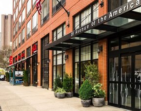 Entrance at Hilton Garden Inn New York/Tribeca.