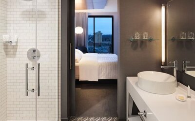 Private guest bathroom with shower at Le Méridien Columbus, The Joseph.