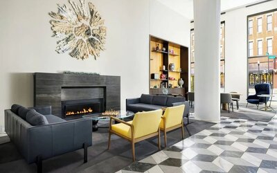 Lobby and coworking space with fire place at Le Méridien Columbus, The Joseph.
