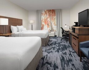 Day use twin room with work desk at Fairfield Inn & Suites By Marriott Baltimore BWI Airport.