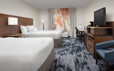 Day use twin room with work desk at Fairfield Inn & Suites By Marriott Baltimore BWI Airport.