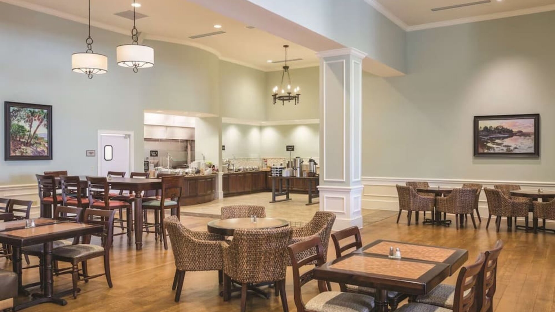 Dining area at Embassy Suites By Hilton Savannah.