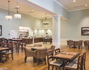 Dining area at Embassy Suites By Hilton Savannah.