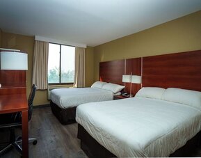 Day use twin room with work desk and private bathroom at Sky Hotel Flushing - Laguardia Airport.