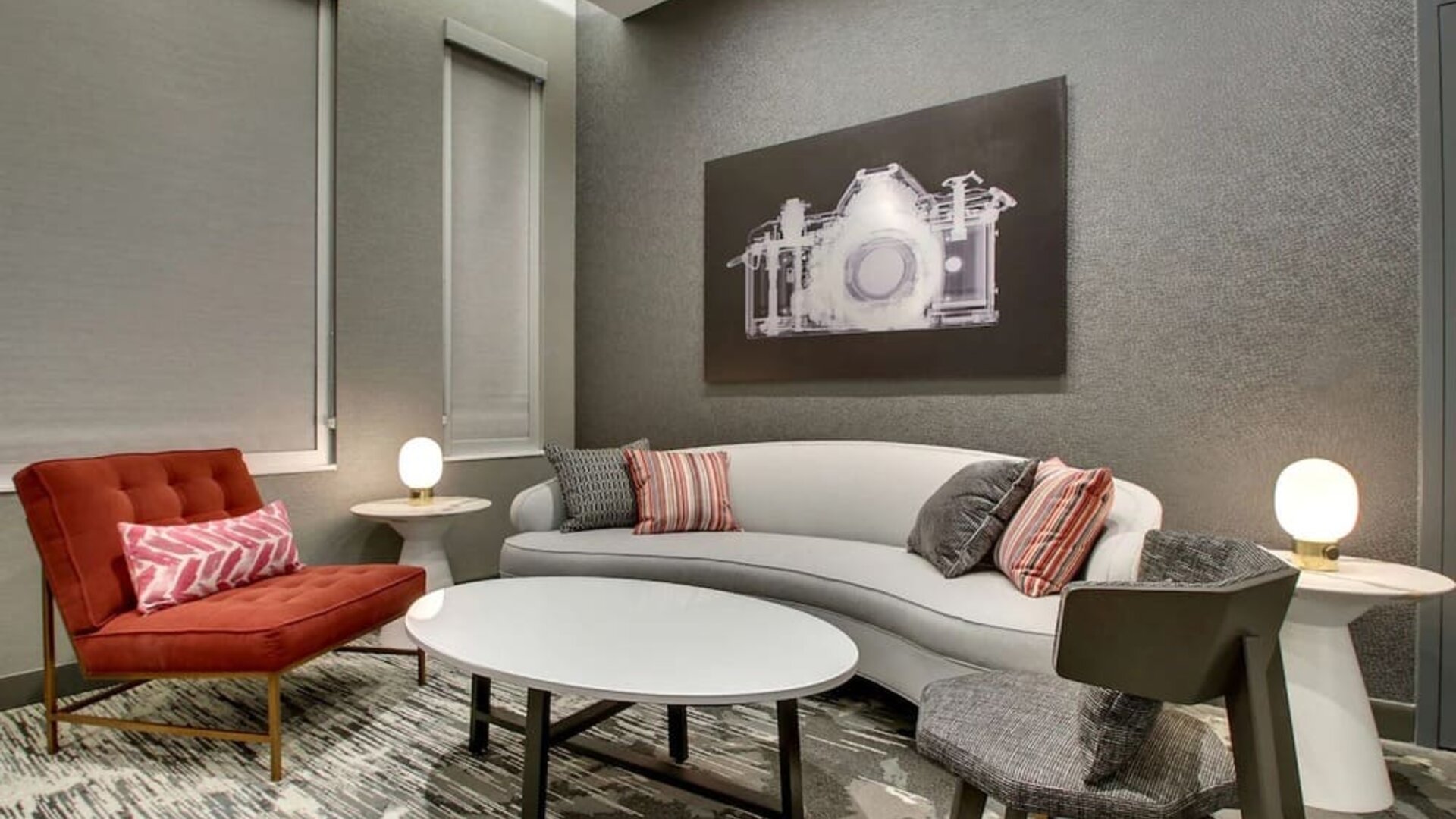 Lounge seating at The Rose Hotel Chicago O’Hare, Tapestry Collection By Hilton.