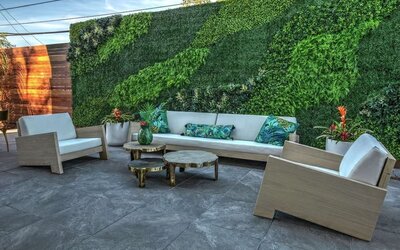 Outdoor seating at Hampton Inn Vallejo.