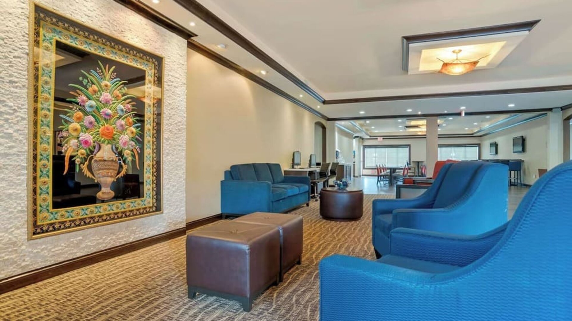 Lounge seating at Comfort Suites Alexandria, LA.