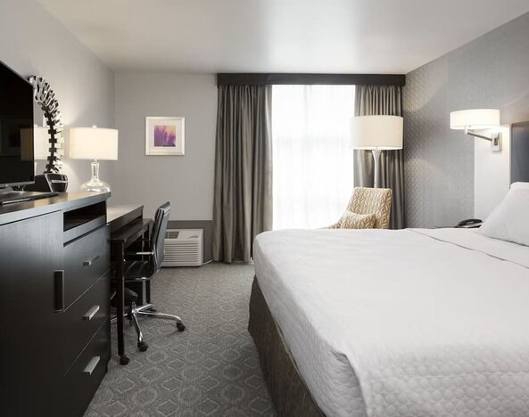 Day use room at Crowne Plaza Chicago SW.