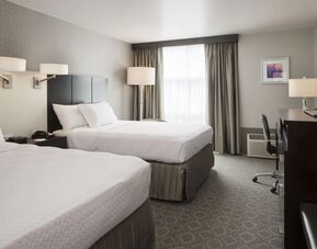 Queen beds at Crowne Plaza Chicago SW.