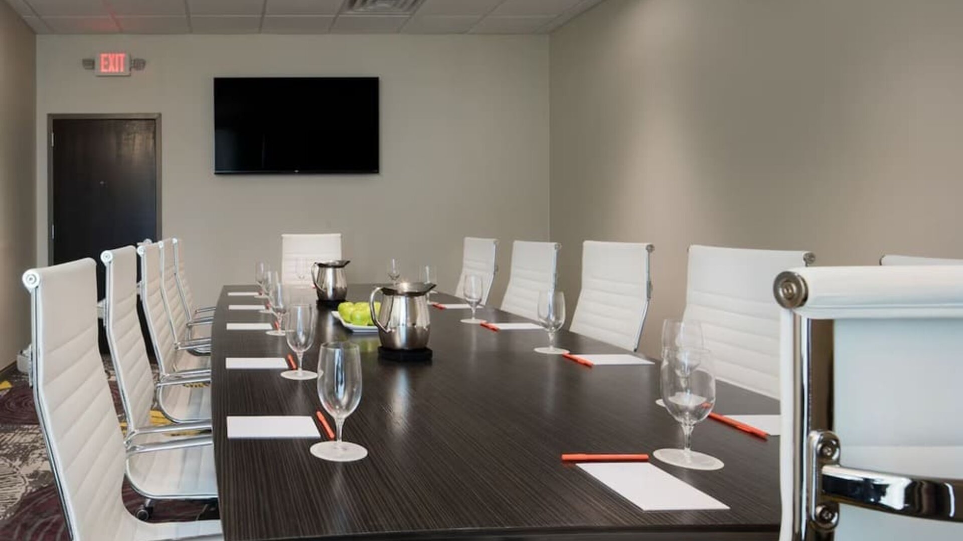 Meeting room at Crowne Plaza Chicago SW.