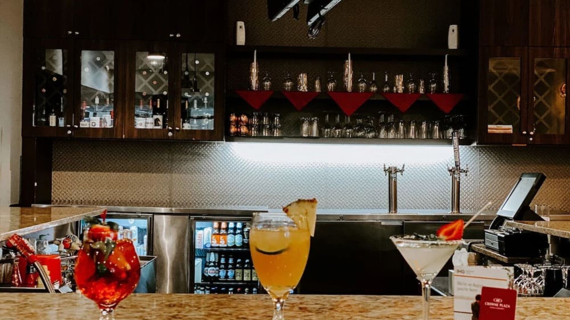 Bar at Crowne Plaza Chicago SW.