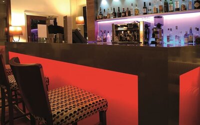 Cozy bar at Thistle Bloomsbury Park.