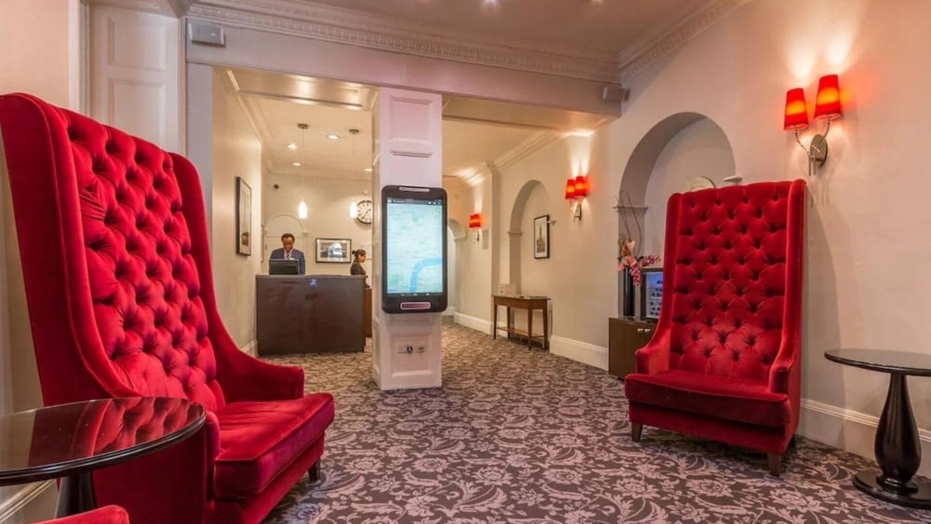 Lobby seating at Thistle Bloomsbury Park.