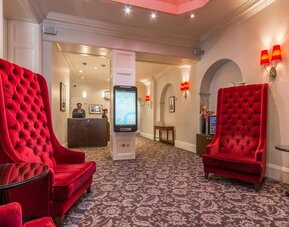 Lobby seating at Thistle Bloomsbury Park.