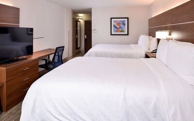 Day use twin room with work desk at Holiday Inn Express Towson Baltimore North.