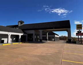 Parking available at The Irish Inn Boutique Hotel.