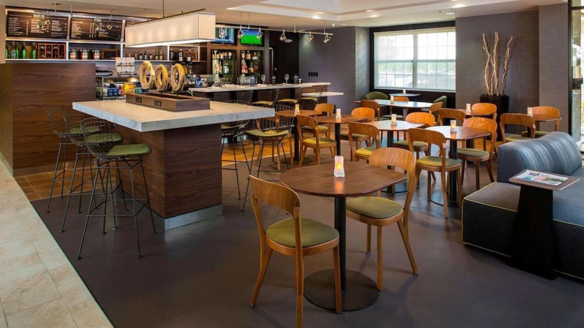 On-site restaurant and dining area at Sonesta Select Atlanta Norcross I-85.