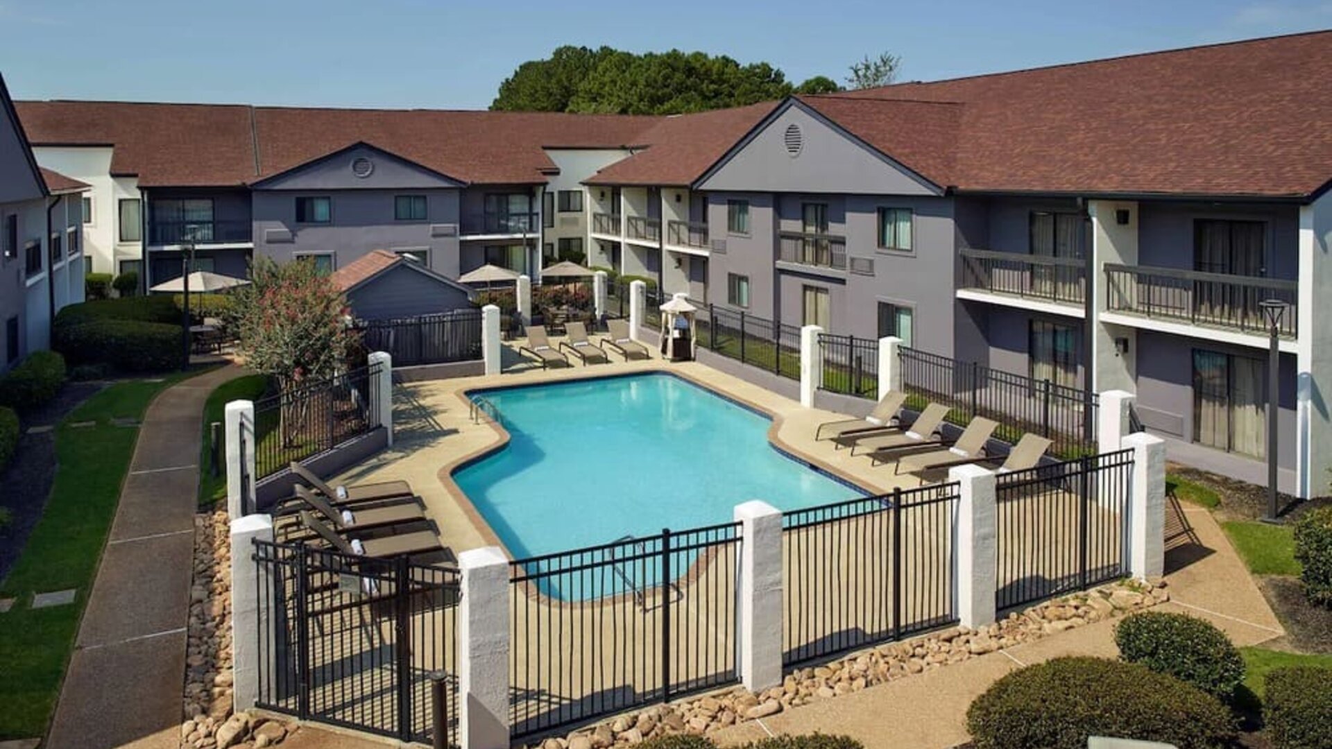 Exterior view of Sonesta Select Atlanta Norcross I-85. 