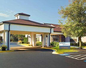Hotel entrance and parking area at Sonesta Select Atlanta Norcross I-85.